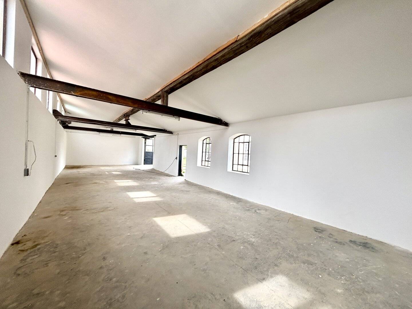 Hallenfläche in Halbturn zu vermieten - ca. 115 m2