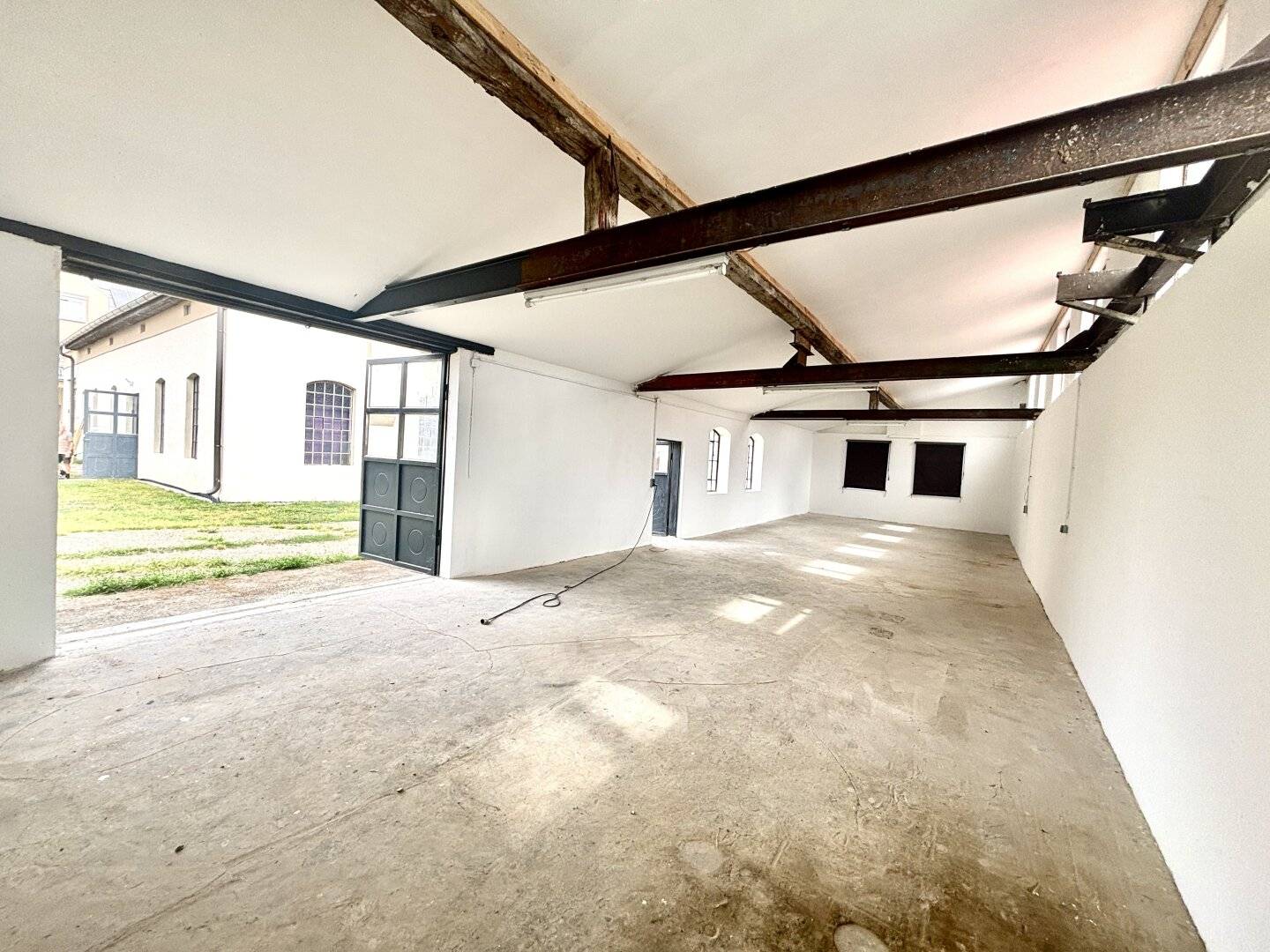 Hallenfläche in Halbturn zu vermieten - ca. 115 m2