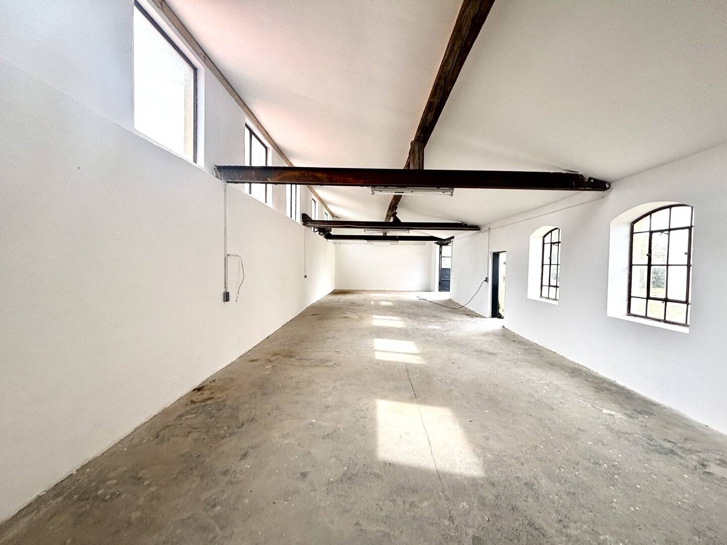 Hallenfläche in Halbturn zu vermieten - ca. 115 m2