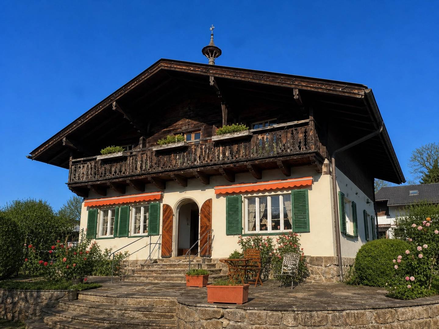 Sonnige Familienwohnung mit großem Privatgarten und Garage