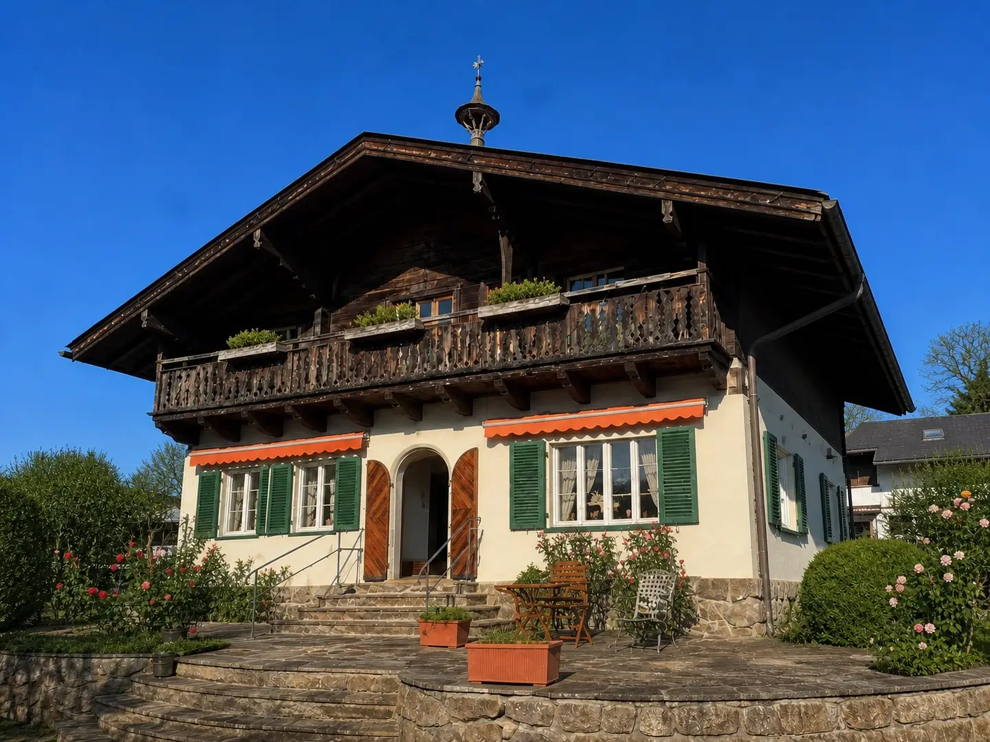 Sonnige Familienwohnung mit großem Privatgarten und Garage