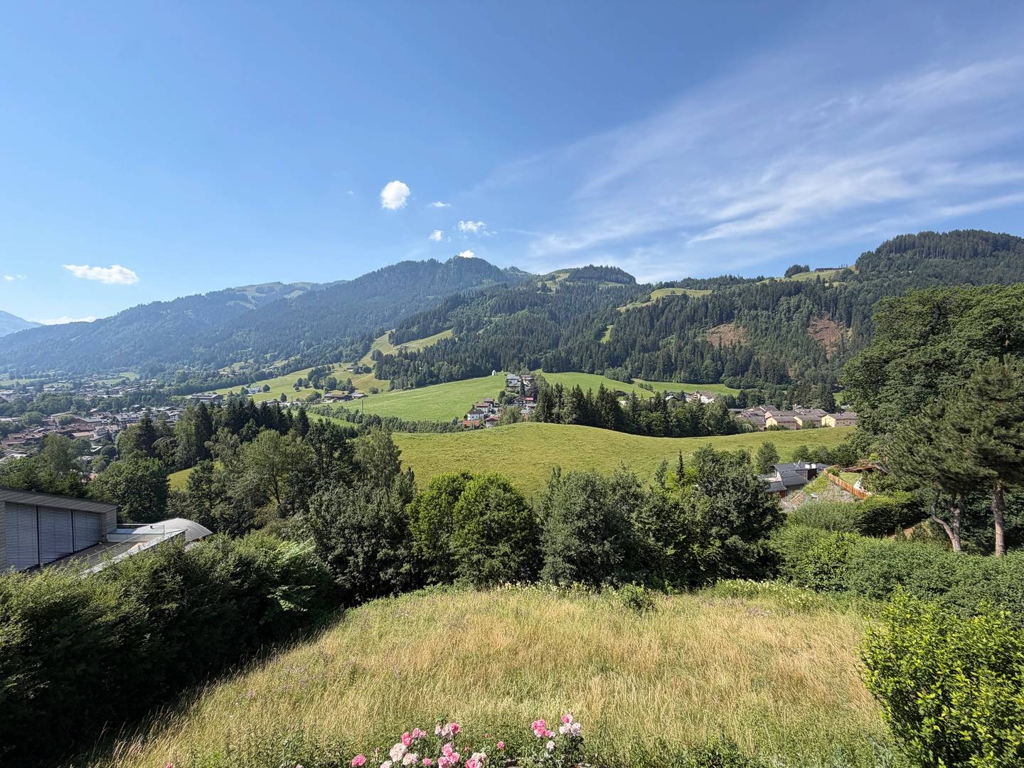 Sonnige Familienwohnung mit großem Privatgarten und Garage