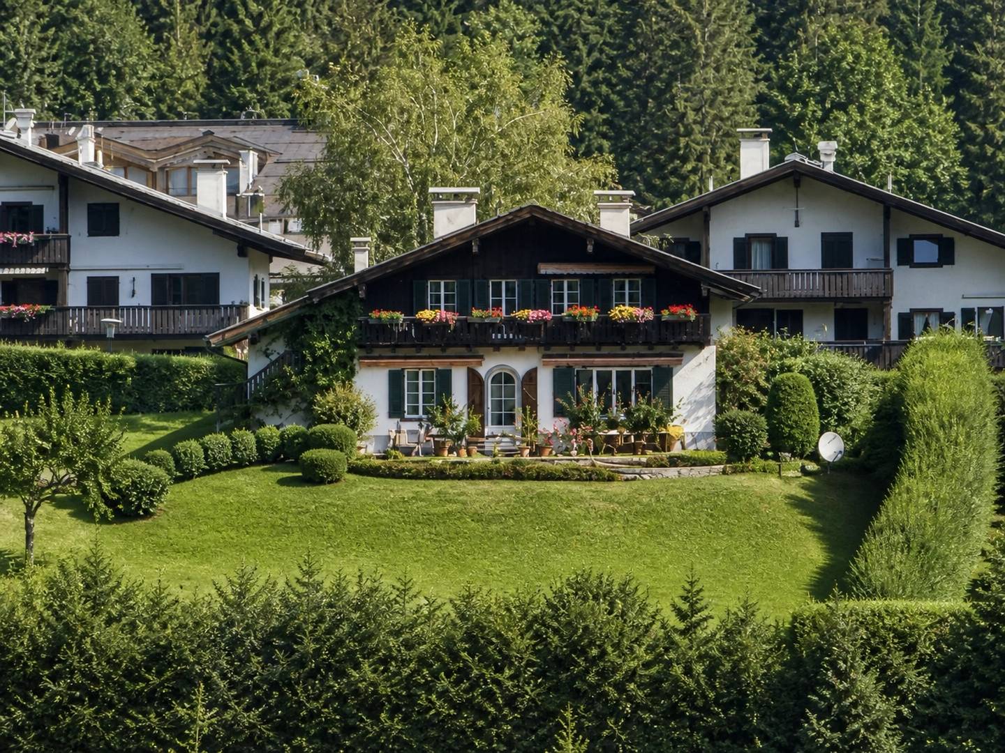 Sonnige Familienwohnung mit großem Privatgarten und Garage