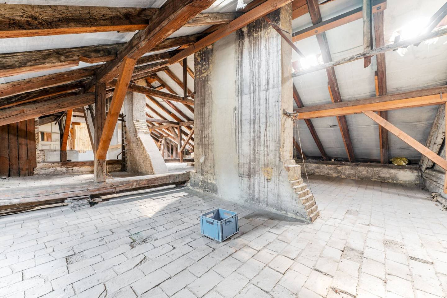 Rohdachboden (nicht baubewilligt) in sehr guter Lage