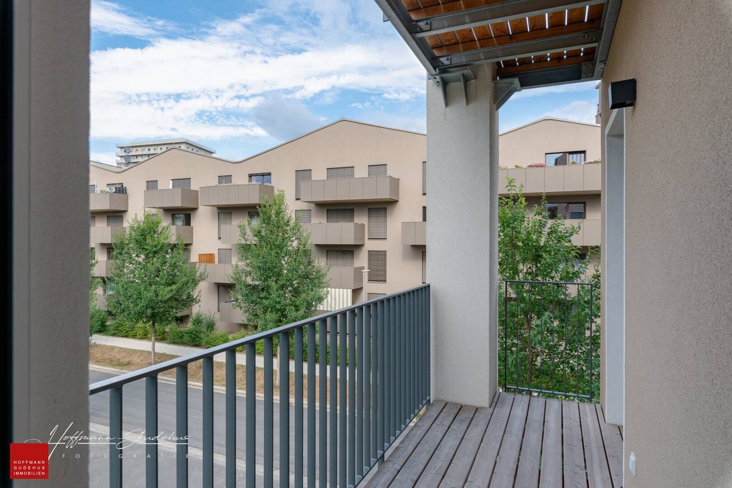 MODERN 2-ROOM APARTMENT WITH BALCONY