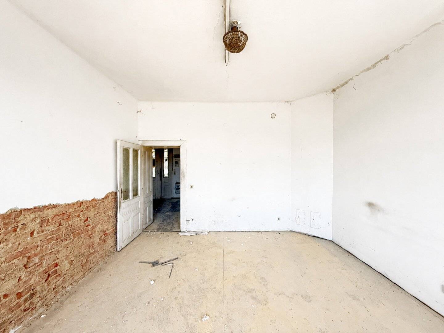 Sanierungsbedürftigte 1-Zimmerwohnung // Kurzzeitmiete erlaubt (Airbnb, Booking.com)