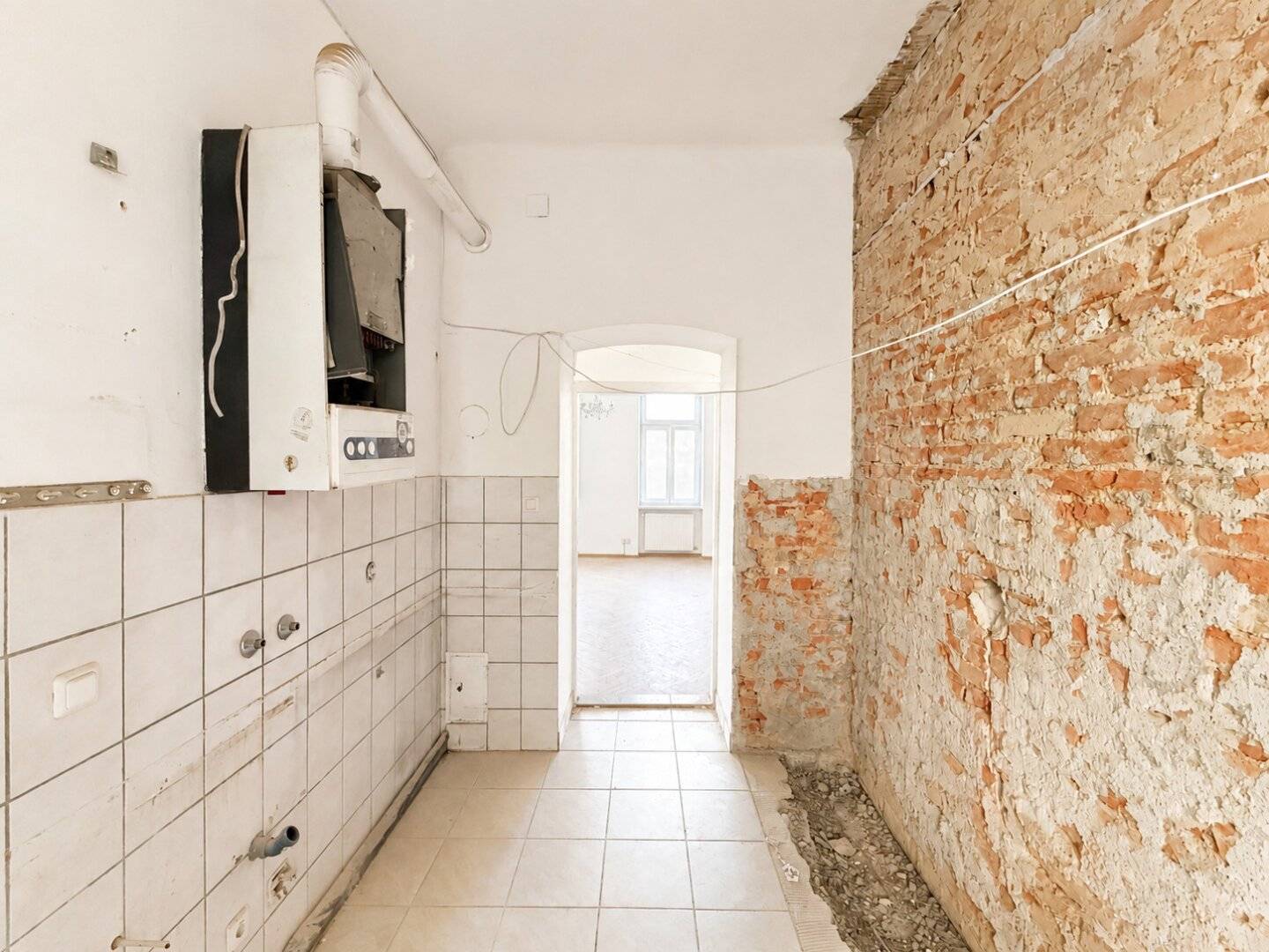Sanierungsbedürftigte 2-Zimmerwohnung // Kurzzeitmiete erlaubt (Airbnb, Booking.com)