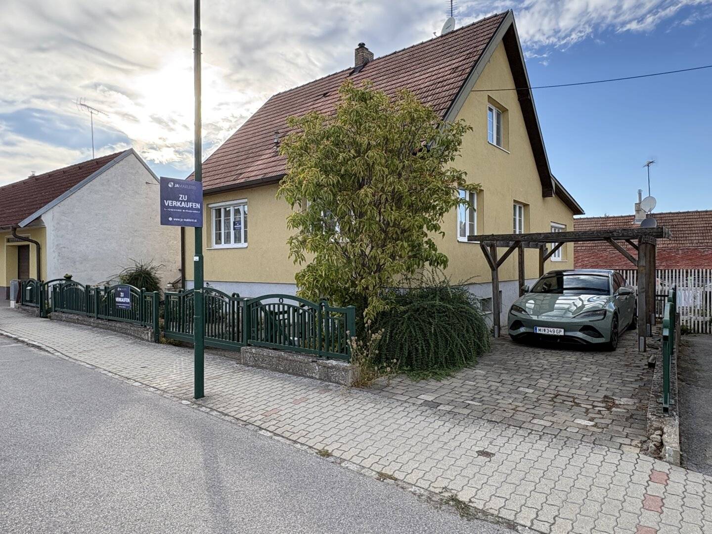 ZWEI HÄUSER. EIN PREIS. DEINE CHANCE. – 150 m² Wohnhaus | vermietetes Zweithaus | 1.160 m² Eigengrund