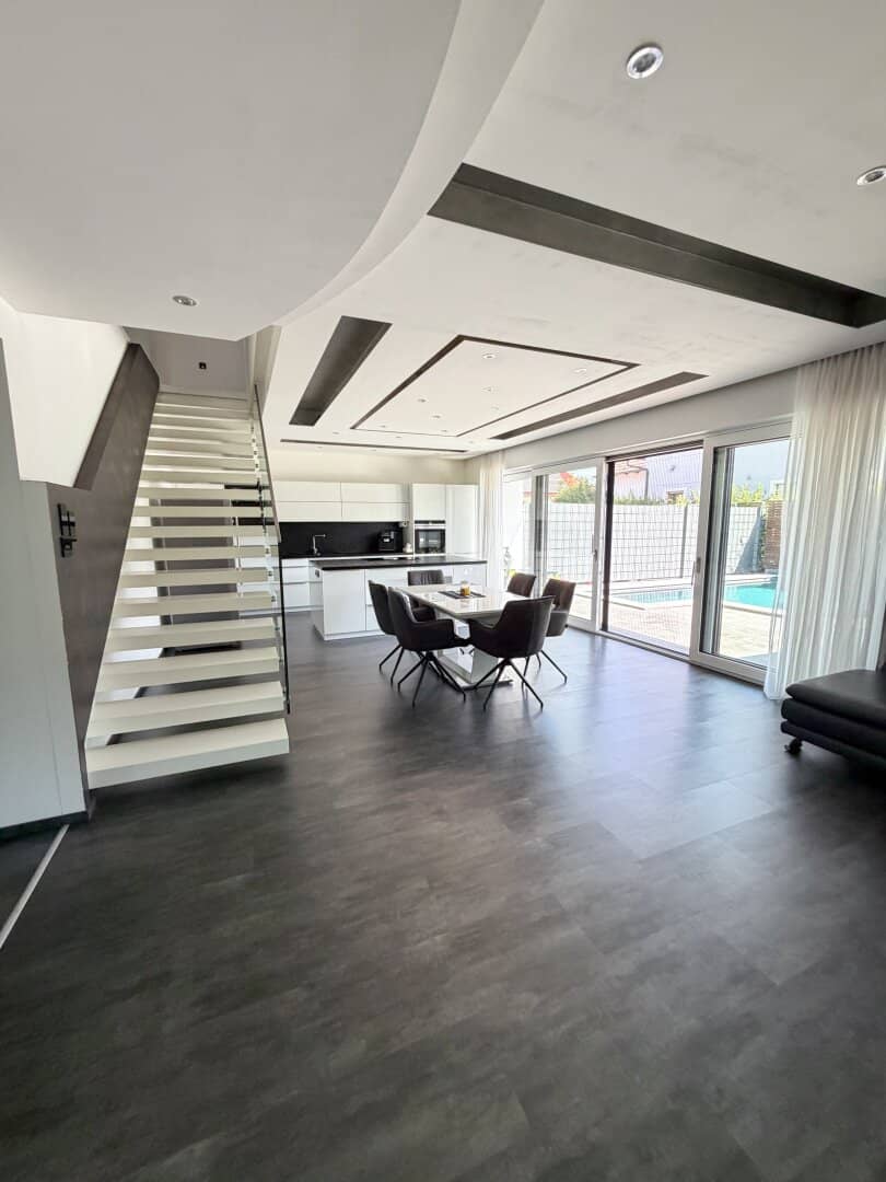 Modernes Familienjuwel mit Pool, Doppelgarage &amp; exklusivem Wohnkomfort