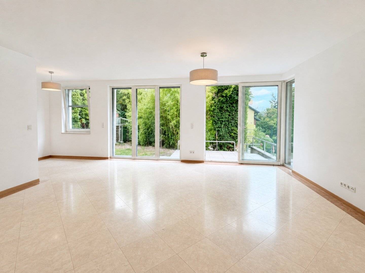 MODERNES WOHNERLEBNIS - ca. 152,57 m² NFL - 4 Zimmer - Wärmepumpe - Fußbodenheizung - Terrasse - absolute Ruhelage