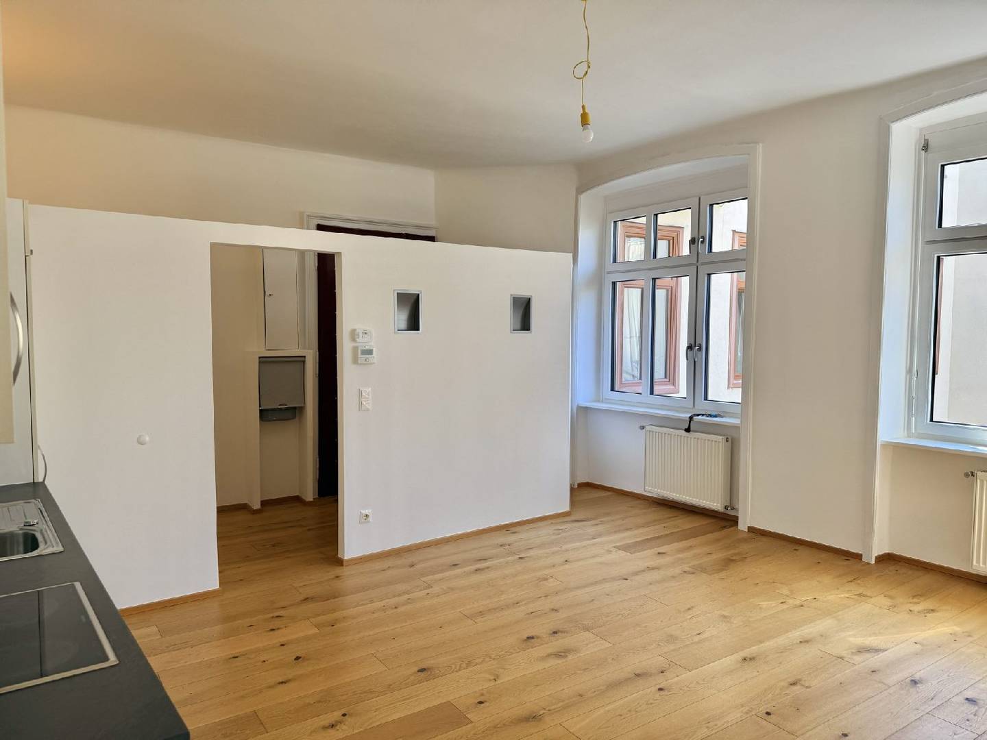 Neu sanierte Wohnung mit großzügiger Wohnküche und top Anbindung