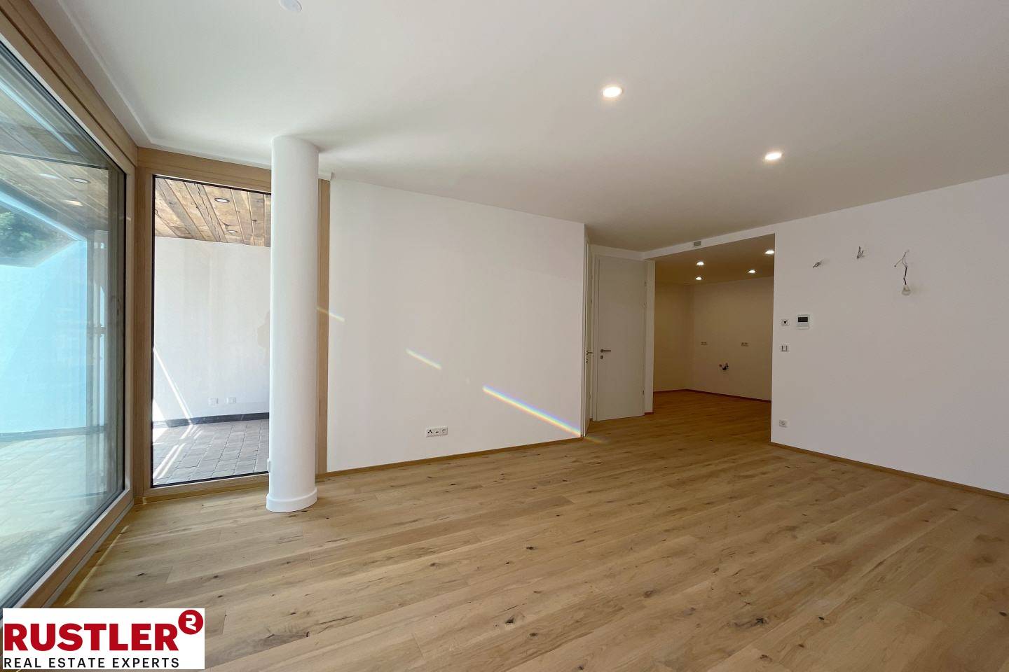 Erdgeschosswohnung mit Privatgarten und hochwertiger Holzausstattung