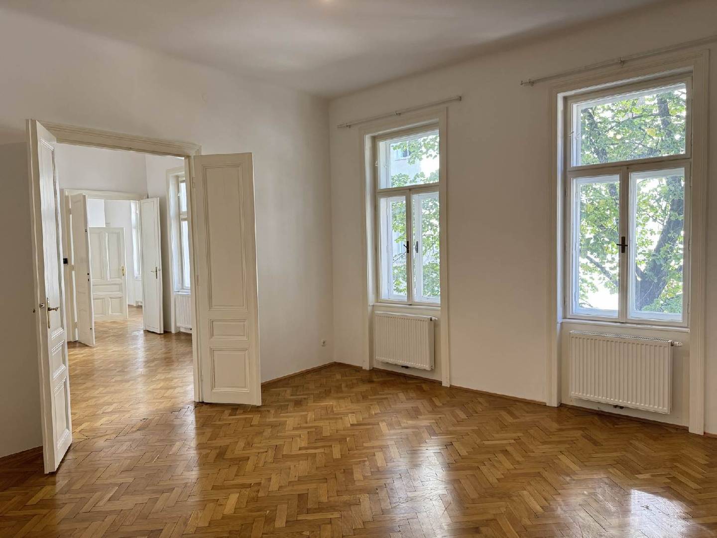 Altbauwohnung mit hohen Räumen nahe Votivkirche