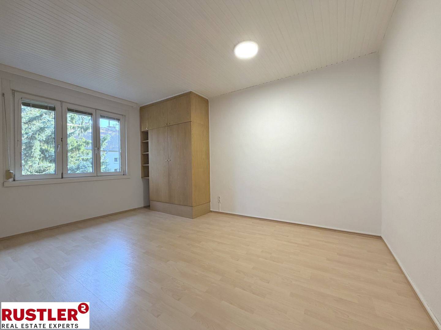 Ruhige Wohnung mit französischem Balkon und Grünblick zur Burg