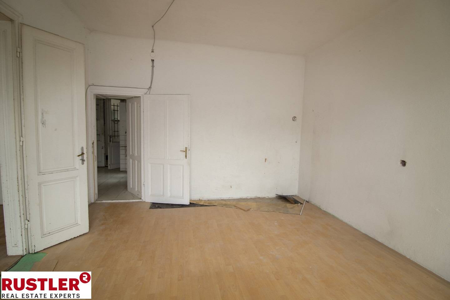 Altbauwohnung with renovation potential near Messe Prater
