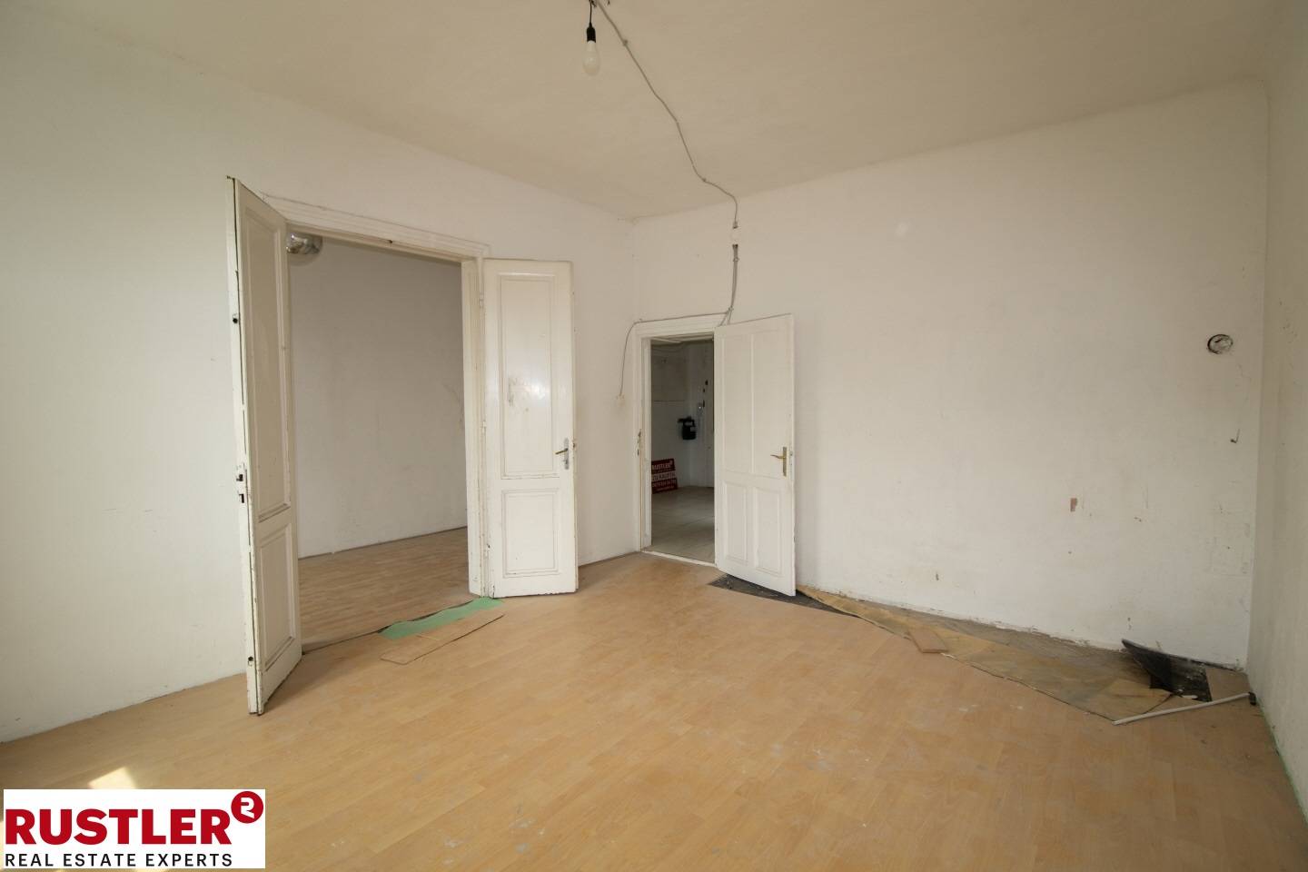 Altbauwohnung with renovation potential near Messe Prater