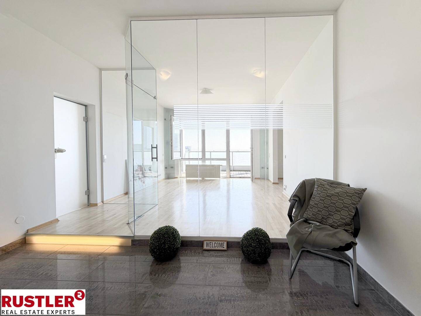 Bright Wohnung with spacious loggia and panoramic view
