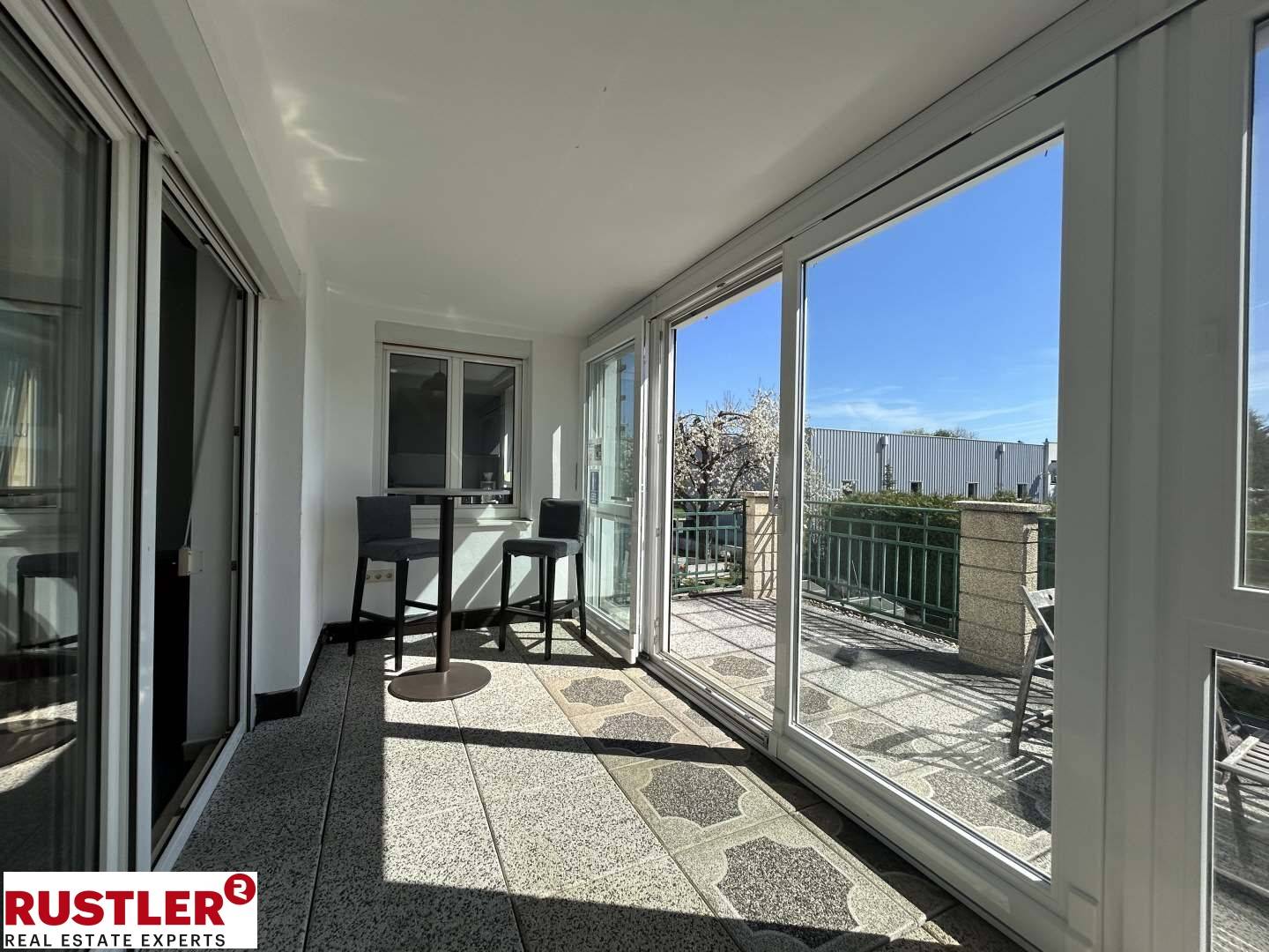 Lichtdurchflutete Erdgeschosswohnung mit Wintergarten