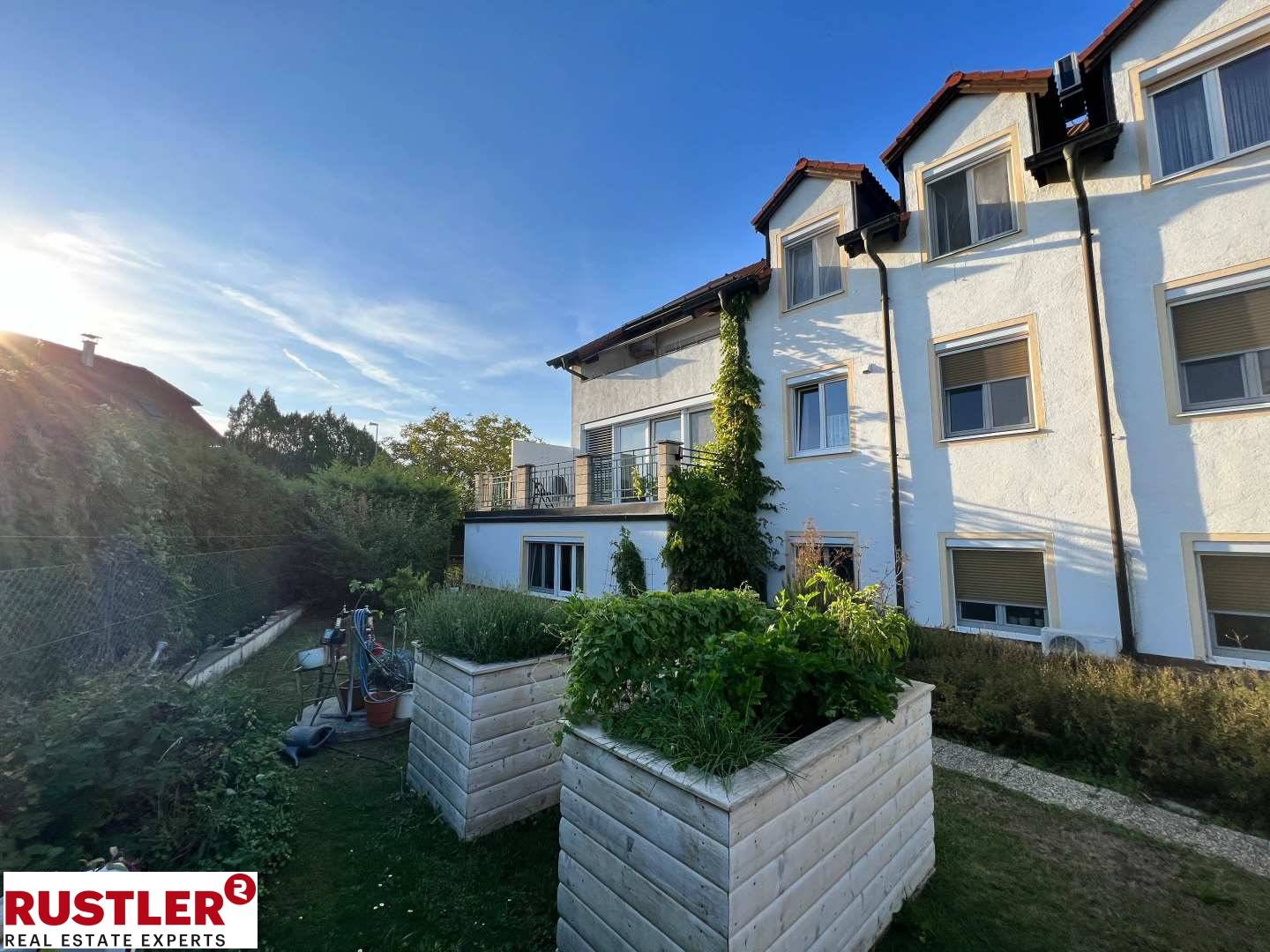 Lichtdurchflutete Erdgeschosswohnung mit Wintergarten