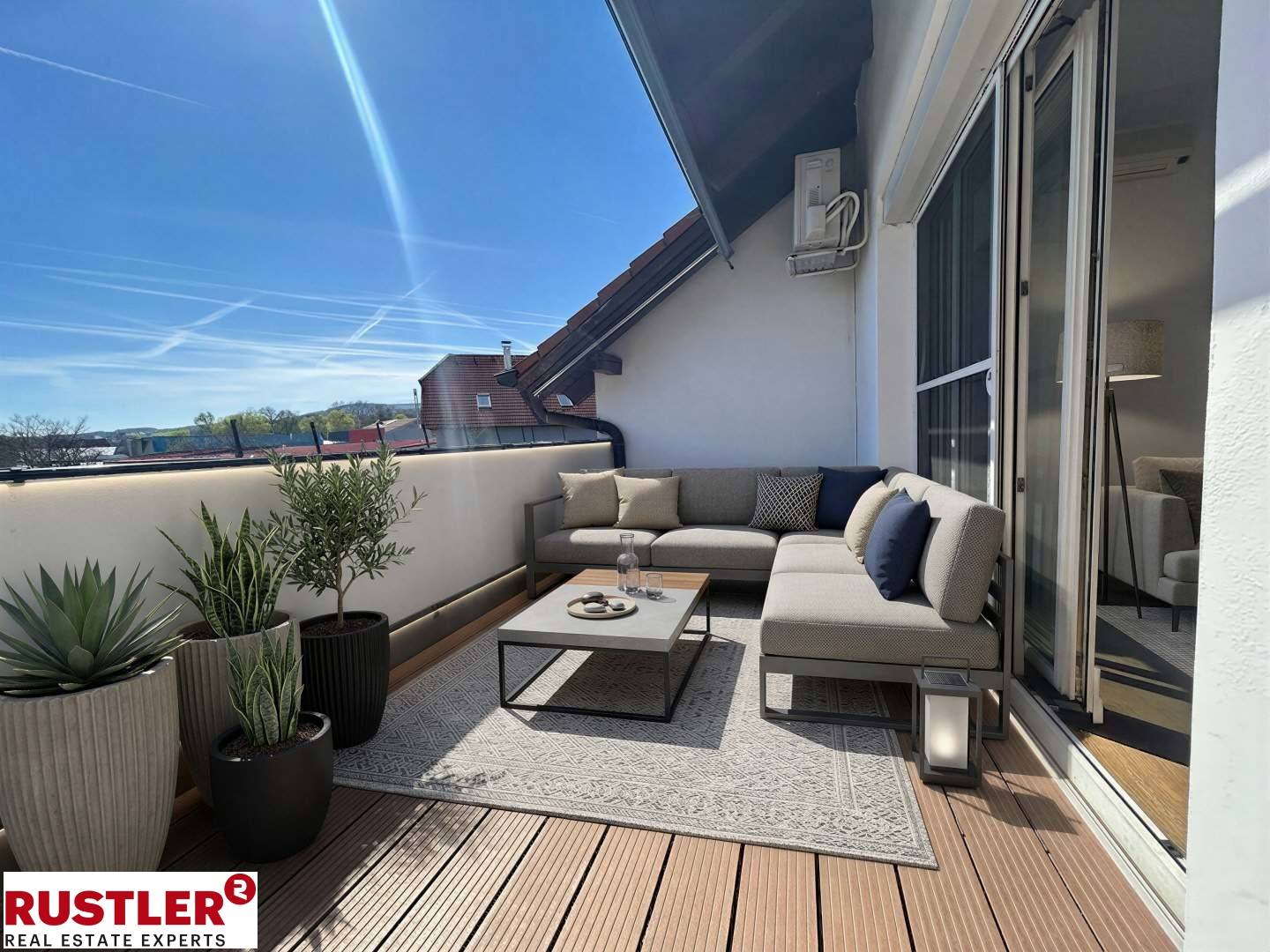 Lichtdurchflutete Dachgeschosswohnung mit sonniger Terrasse