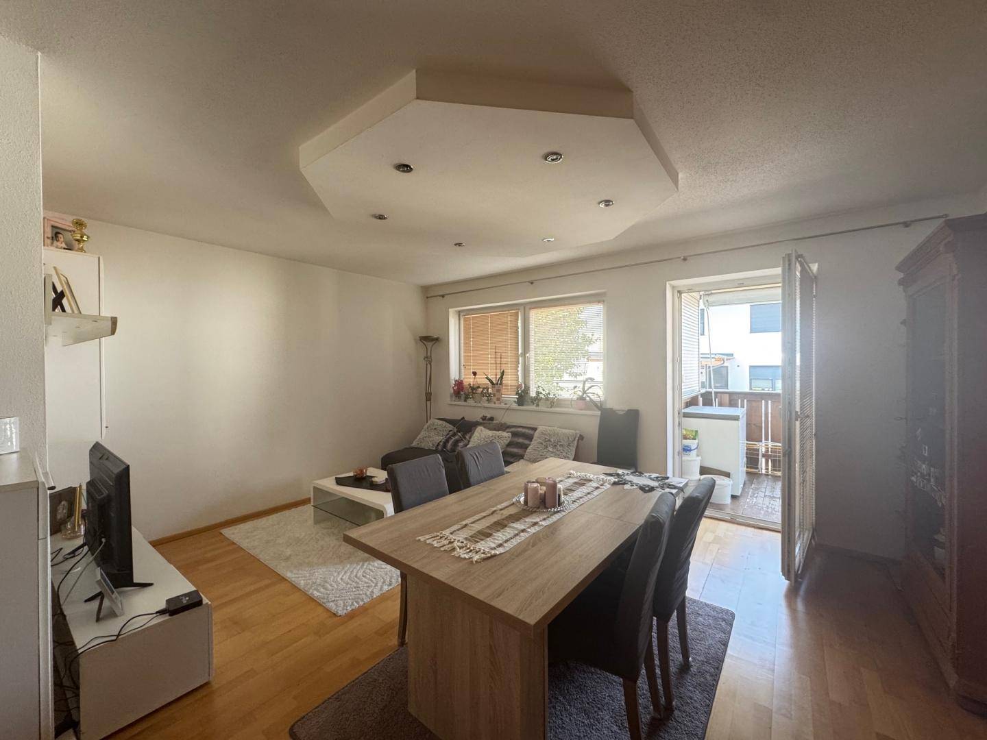 Bright Wohnung with balcony and two parking spaces