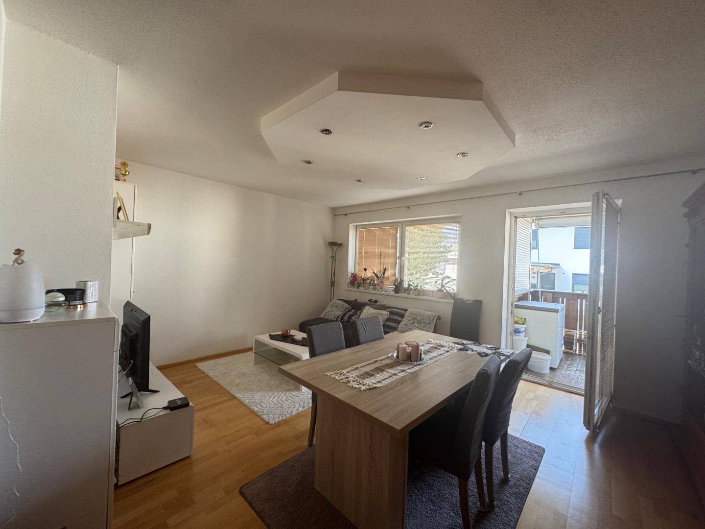 Bright Wohnung with balcony and two parking spaces