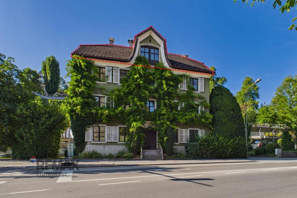 Dachgeschosswohnung mit Altbauflair und privatem Stellplatz