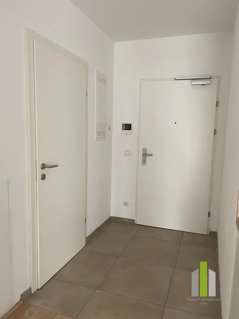 Moderne Wohnung im Herzen der Stadt mit Echtholzfußboden