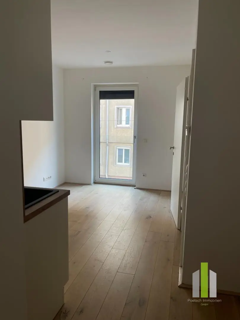 Moderne Wohnung im Herzen der Stadt mit Echtholzfußboden