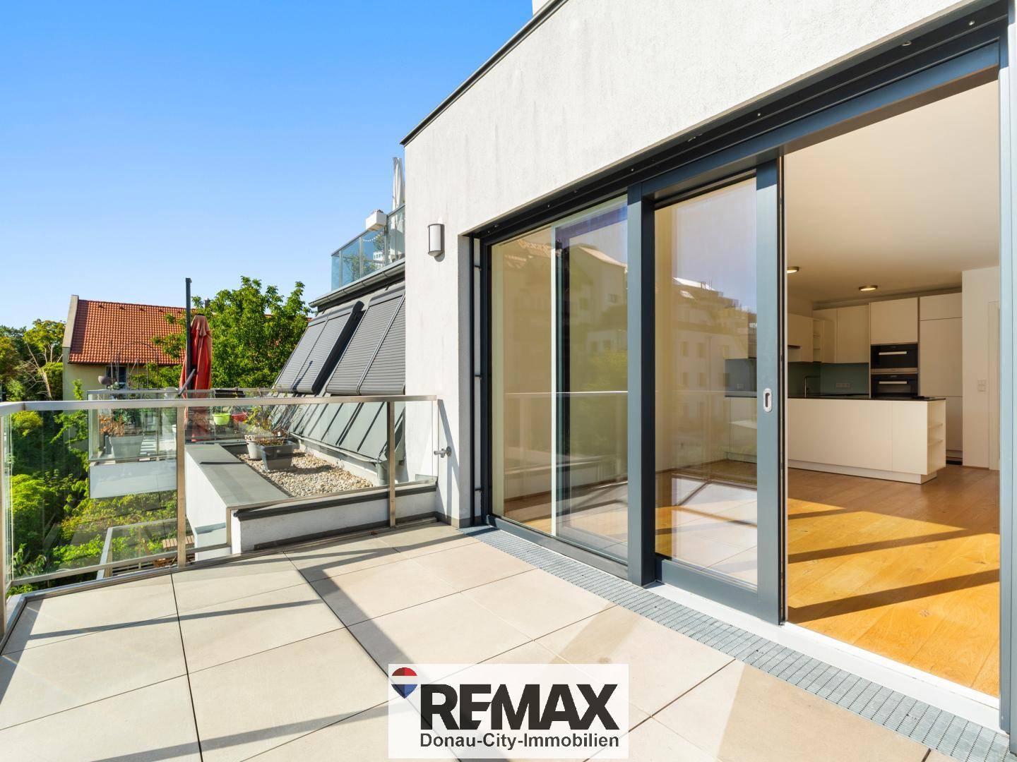 Bright apartment with sunny balcony near Alte Donau