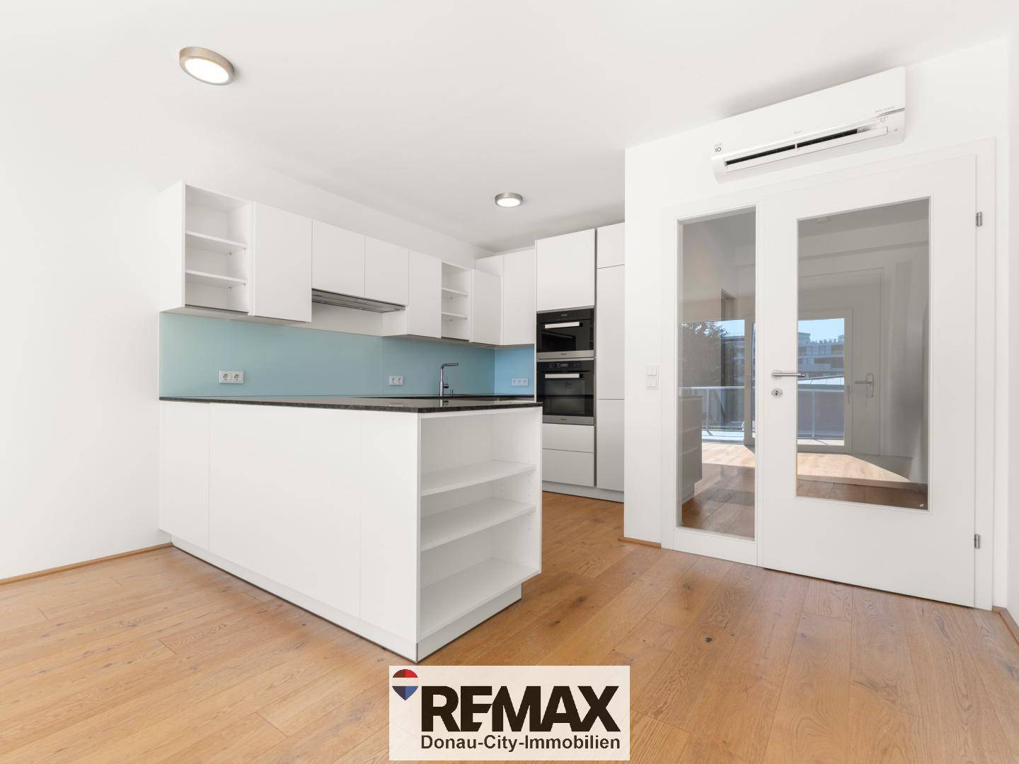 Bright apartment with sunny balcony near Alte Donau