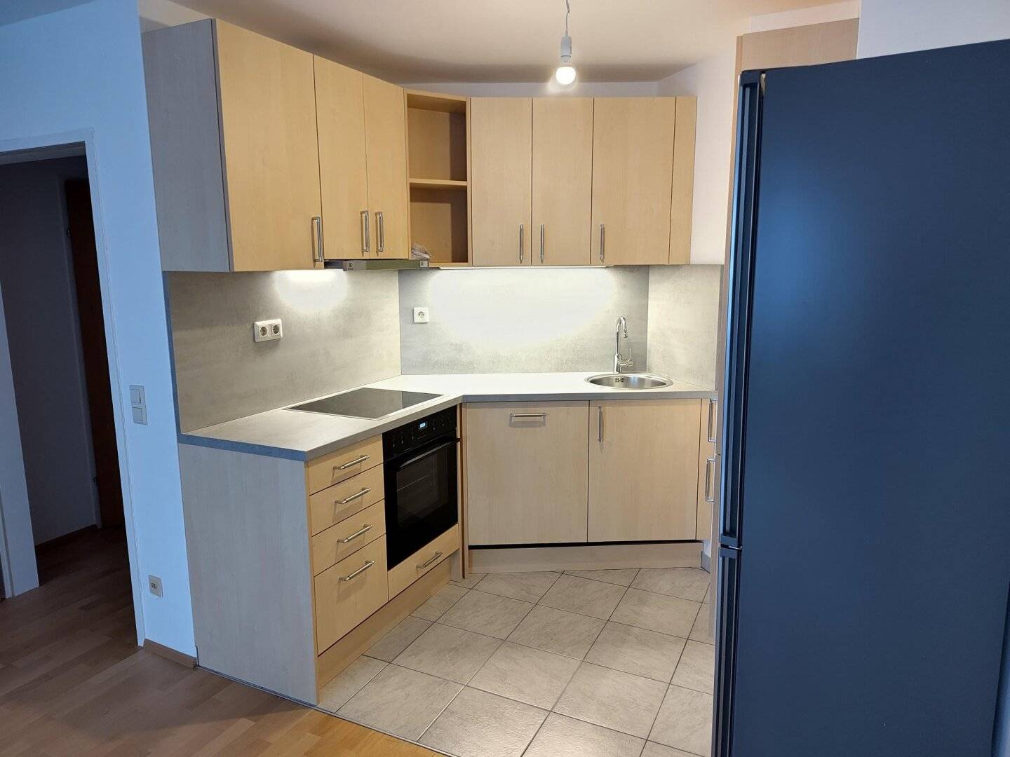 Ruhige Wohnung NAHE U3/Enkplatz Lorystraße, 1 Schlafzimmer, neue Küche, Garage möglich