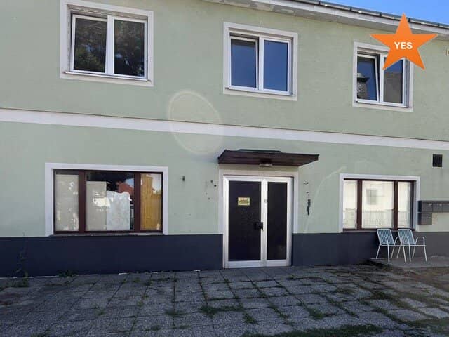 Parceled ownership - approx. 210 square metres - two large rooms with connecting door plus parking spaces