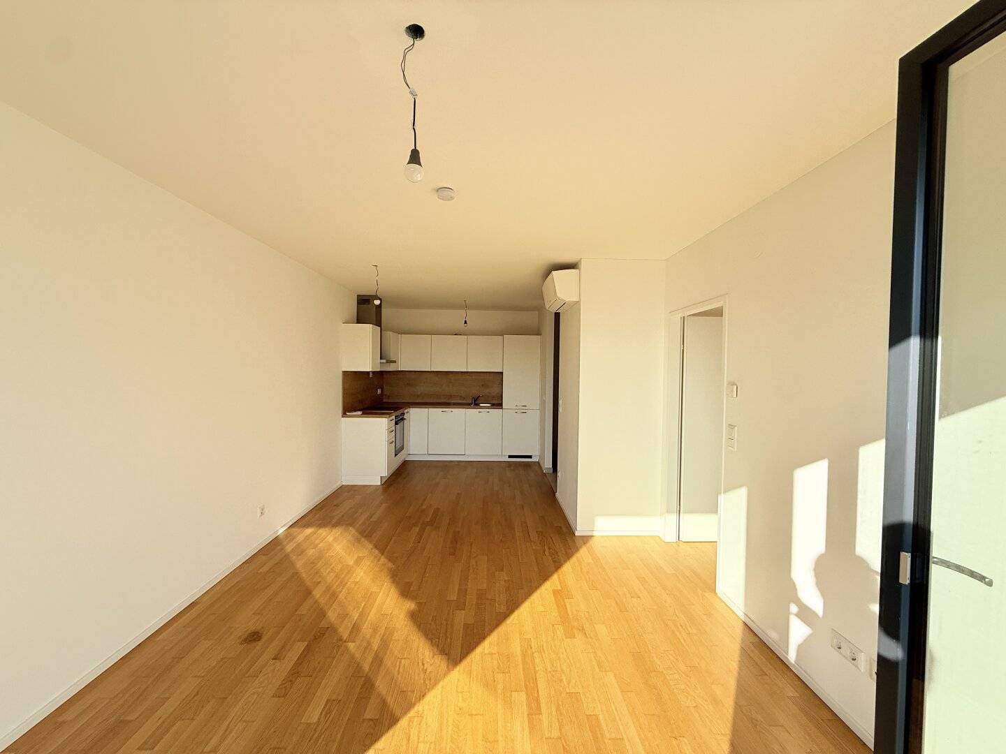 Wonderful 2-room apartment in the quiet part of Simmering - absolute quiet location including terrace and air conditioning