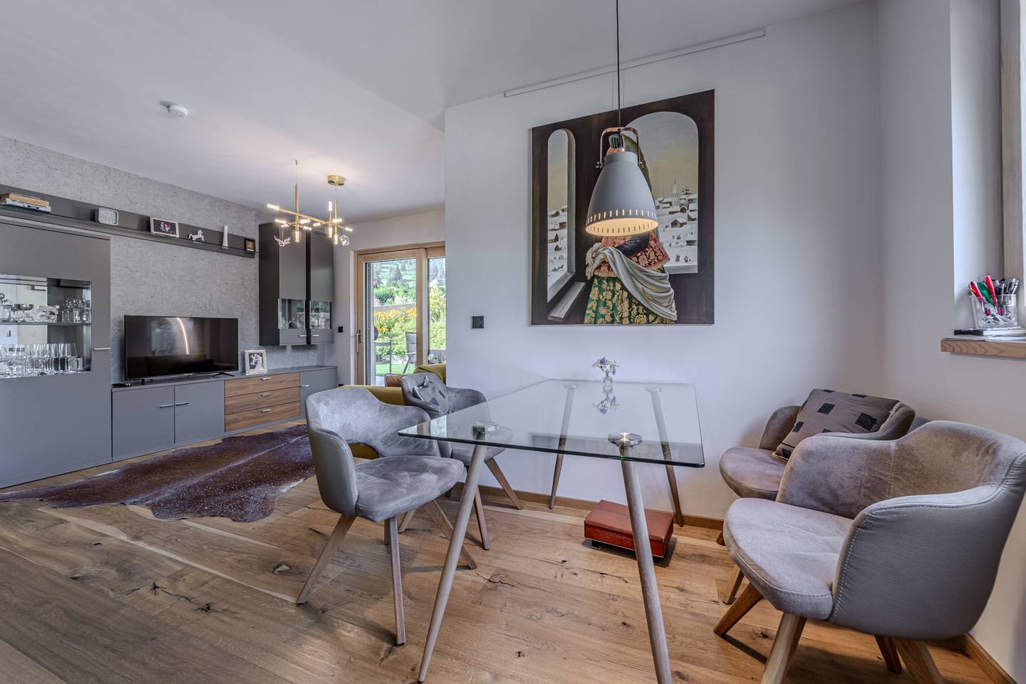 Erdgeschosswohnung with sunny terrace garden and mountain view