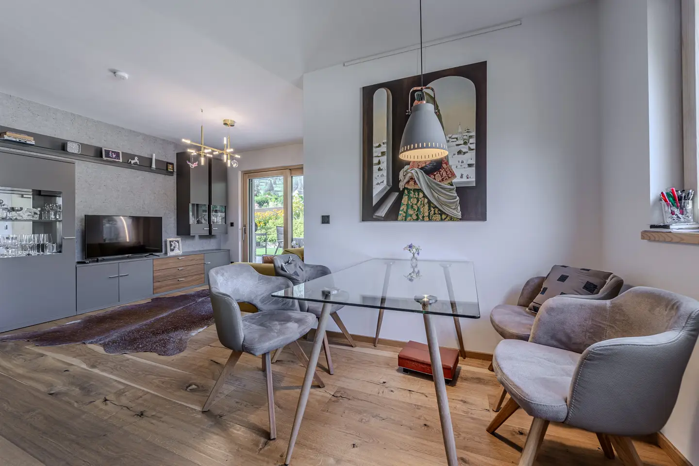 Erdgeschosswohnung mit sonniger Terrasse Garten und Bergblick