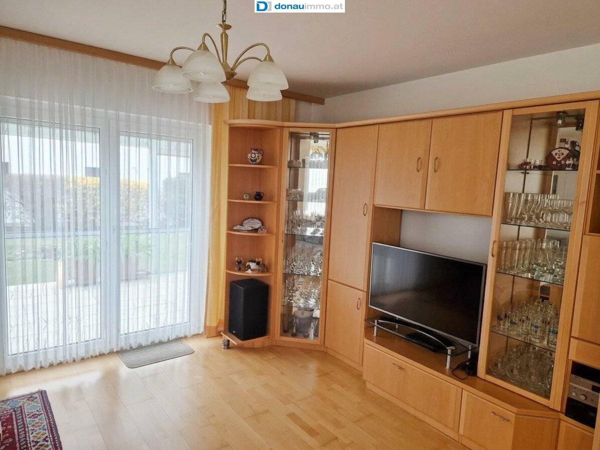 Neuwertiges Einfamilienhaus in Sollenau mit Garten, Terrasse und Doppelgarage