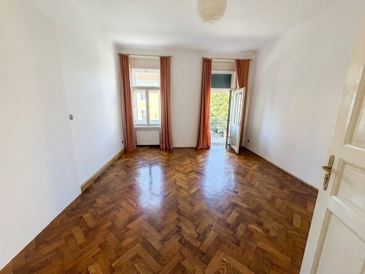 Schöne 3 Zimmer Altbauwohnung!