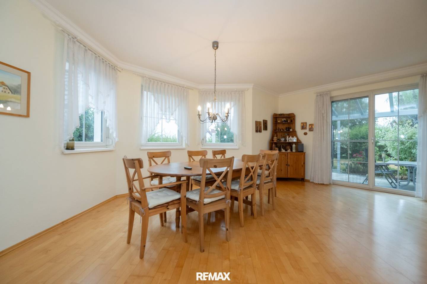 Gepflegte Doppelhaushälfte mit großzügigem Keller und Garage in familienfreundlicher Lage!