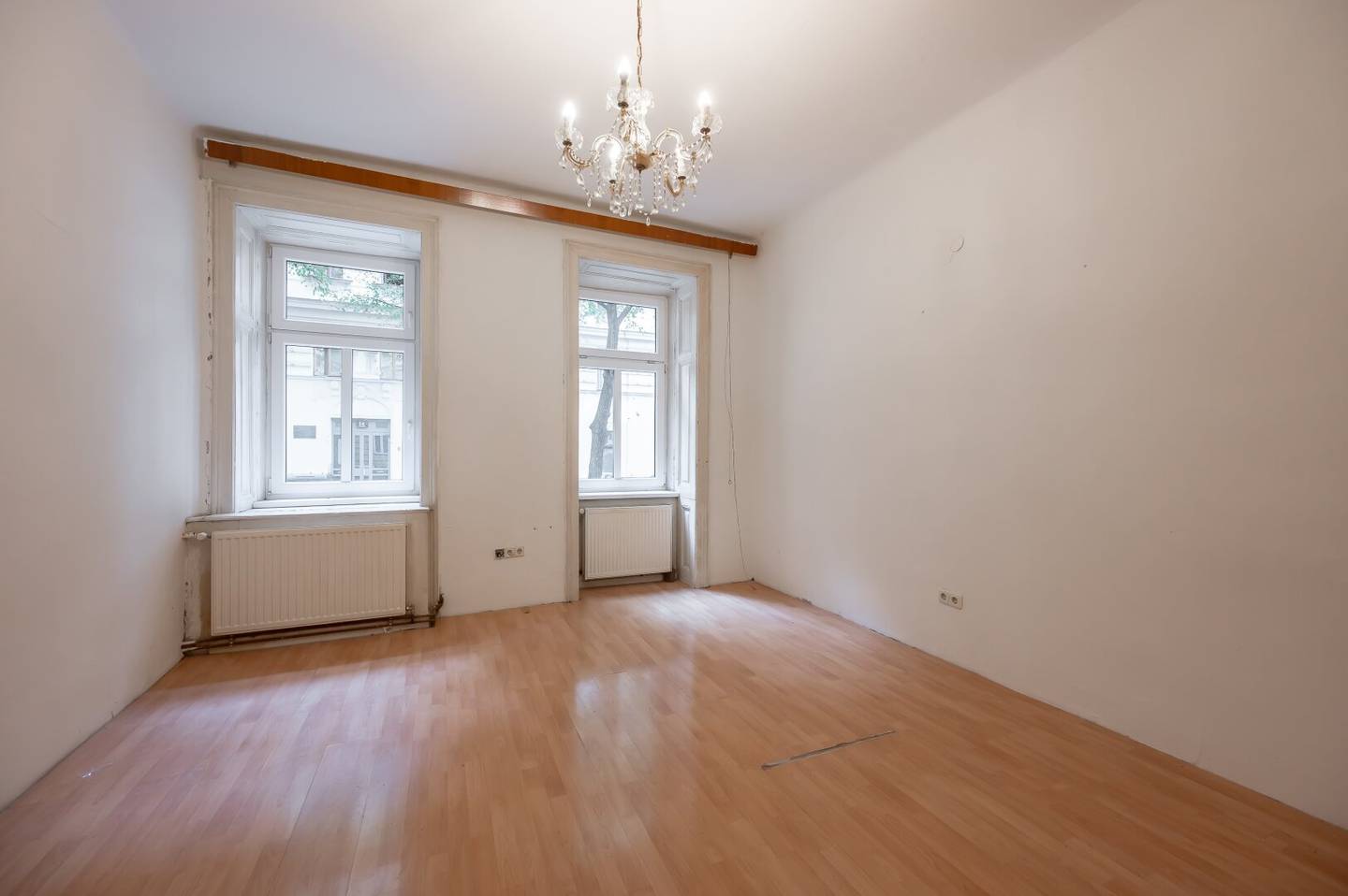 ++NEW++ Old building charm meets top location – compact 1-room apartment