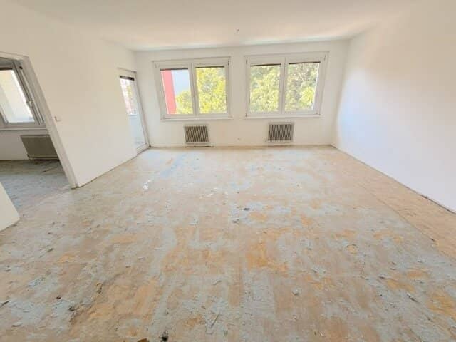 COMMISSION-FREE FROM THE OWNER! BRIGHT 4-ROOM APARTMENT WITH LOGGIA NEAR WILHELMINENSPITAL!