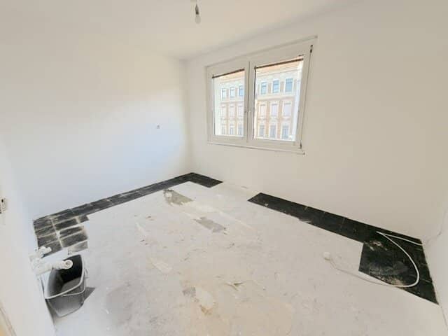 COMMISSION-FREE FROM THE OWNER! BRIGHT 4-ROOM APARTMENT WITH LOGGIA NEAR WILHELMINENSPITAL!