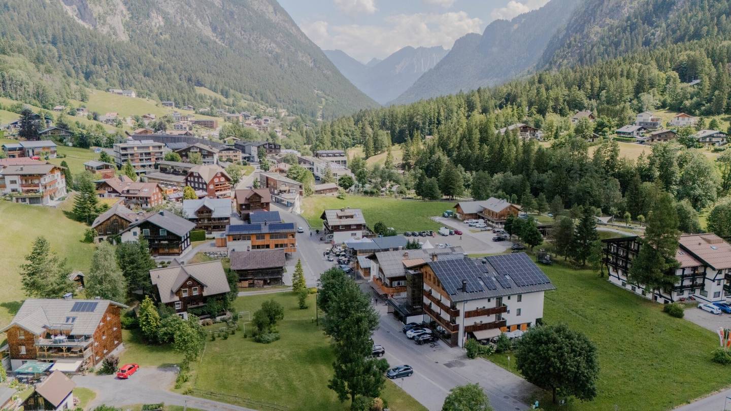 Alpines Design-Juwel im Brandnertal: Etabliertes 4-Sterne-Garni-Hotel in absoluter Spitzenlage zu verkaufen - Mitarbeiterhaus und Verkaufslokal inklusive!