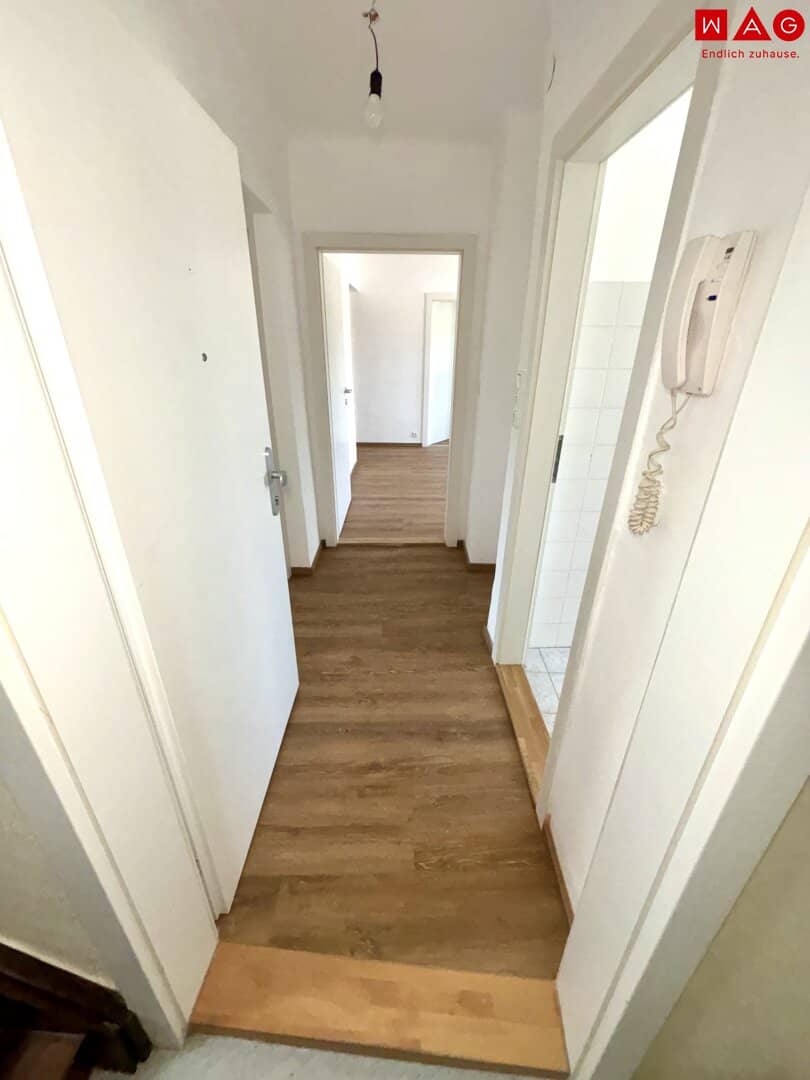 Hier wartet Ihr neues Zuhause in Steyr-Münichholz: großzügige 3-Zimmerwohnung mit heller Essküche, gemütlichen Wohnräumen, Badewanne und perfekter Infrastruktur – jetzt einziehen und wohlfühlen!