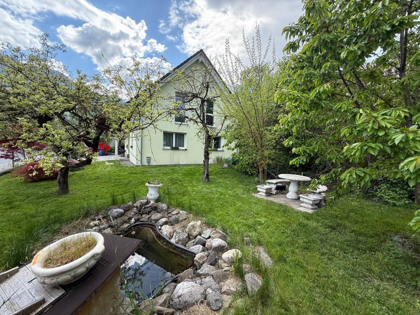 Einfamilienhaus mit großem Grundstück in zentraler Lage