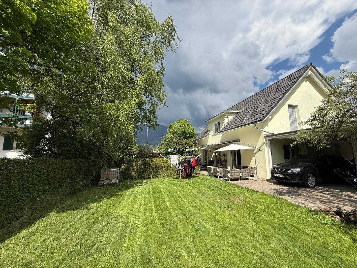 Einfamilienhaus mit großem Grundstück in zentraler Lage