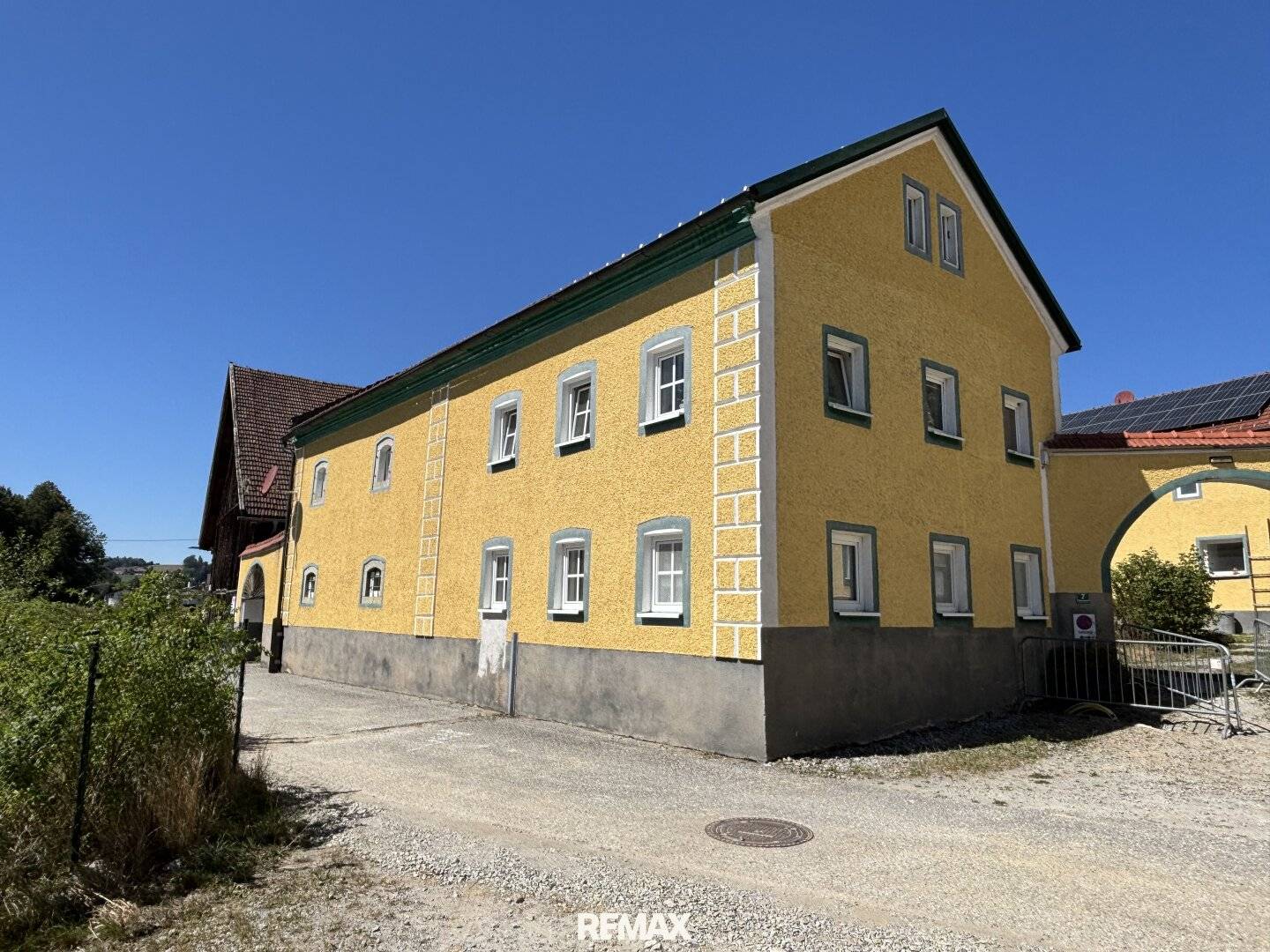Vielseitiges Mehrparteienhaus mit vier Wohneinheiten in Diersbach