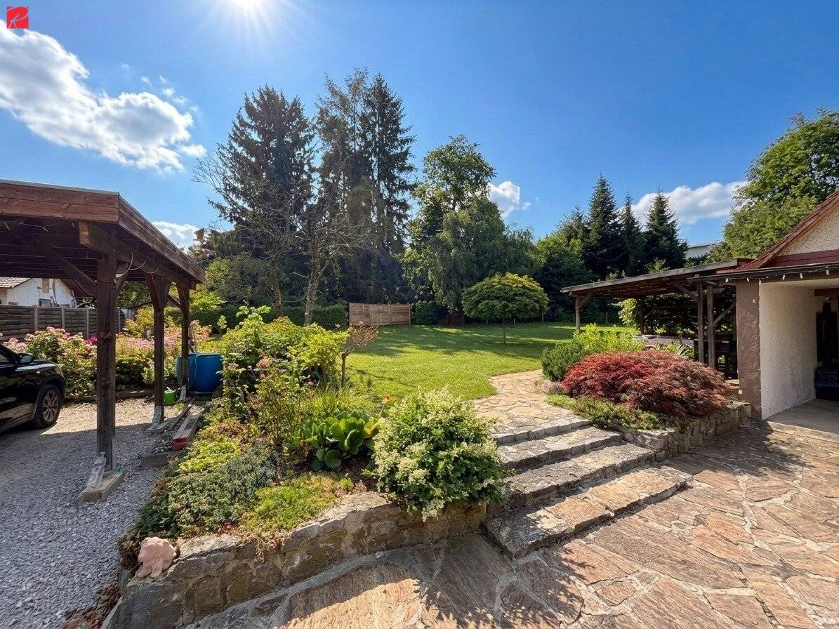 Großzügiges Einfamilienhaus mit traumhaftem Gartenparadies!