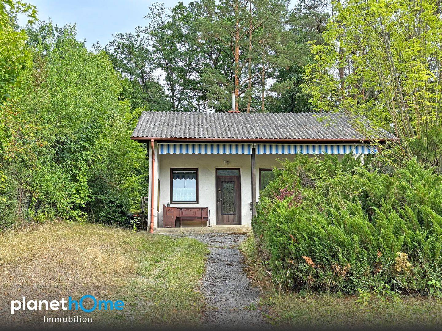 Helle Ferienwohnung mit großem Garten und neuwertiger Küche