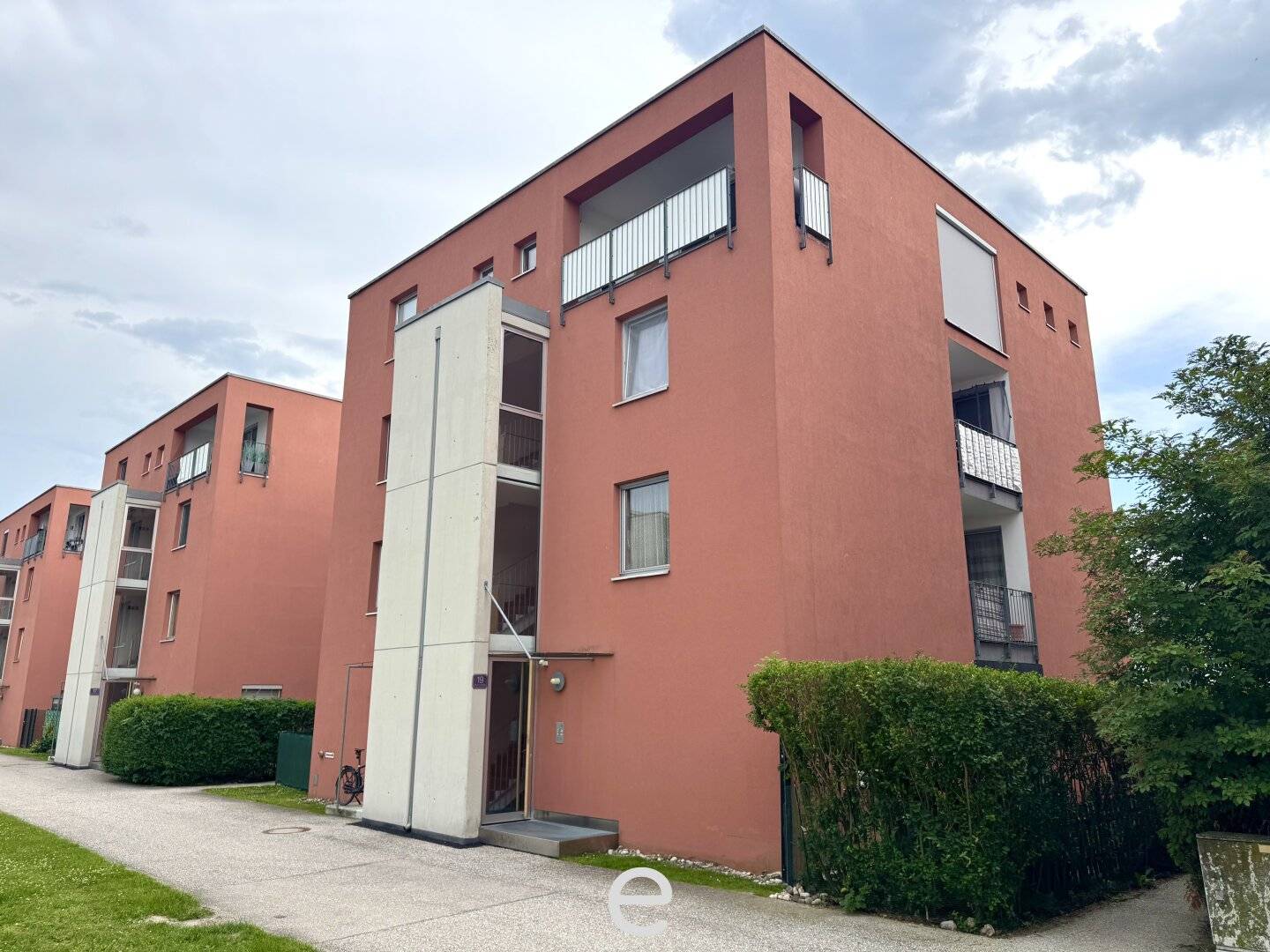 Anleger aufgepasst! Vermietete 2 Zimmer Wohnung mit Loggia und Tiefgaragenplatz in Wels - Nähe Traunauen!